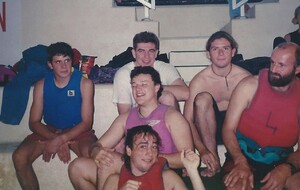 première équipe de kayak polo en 1995 à la piscine des Gloriettes à Nantes